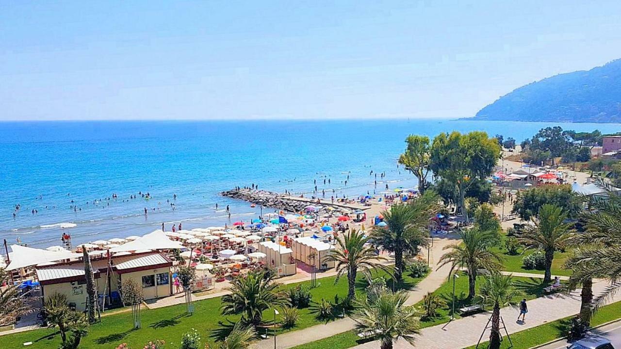 Appartamento Frontemare Marina dʼMarina dʼAndora Zewnętrze zdjęcie