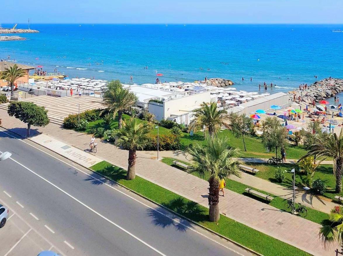 Appartamento Frontemare Marina dʼMarina dʼAndora Zewnętrze zdjęcie