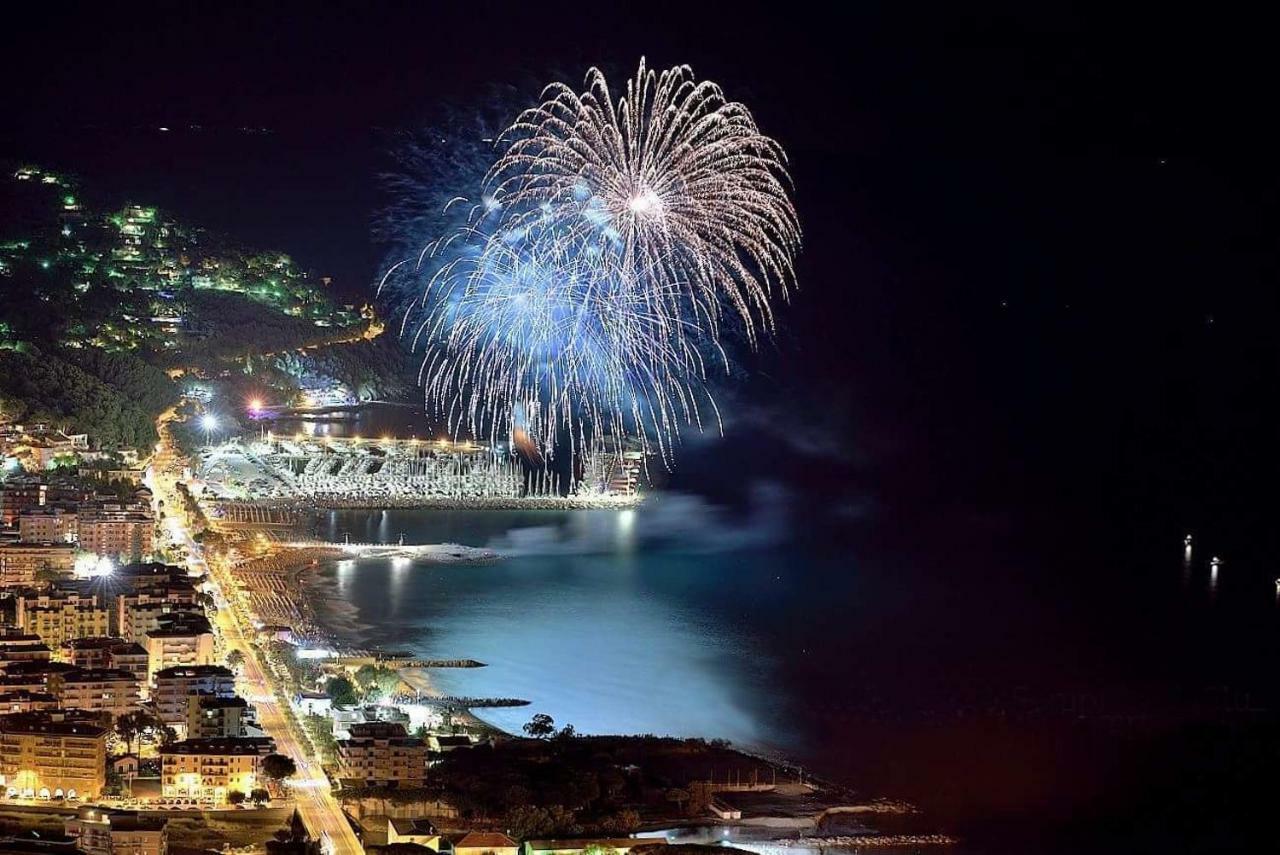 Appartamento Frontemare Marina dʼMarina dʼAndora Zewnętrze zdjęcie